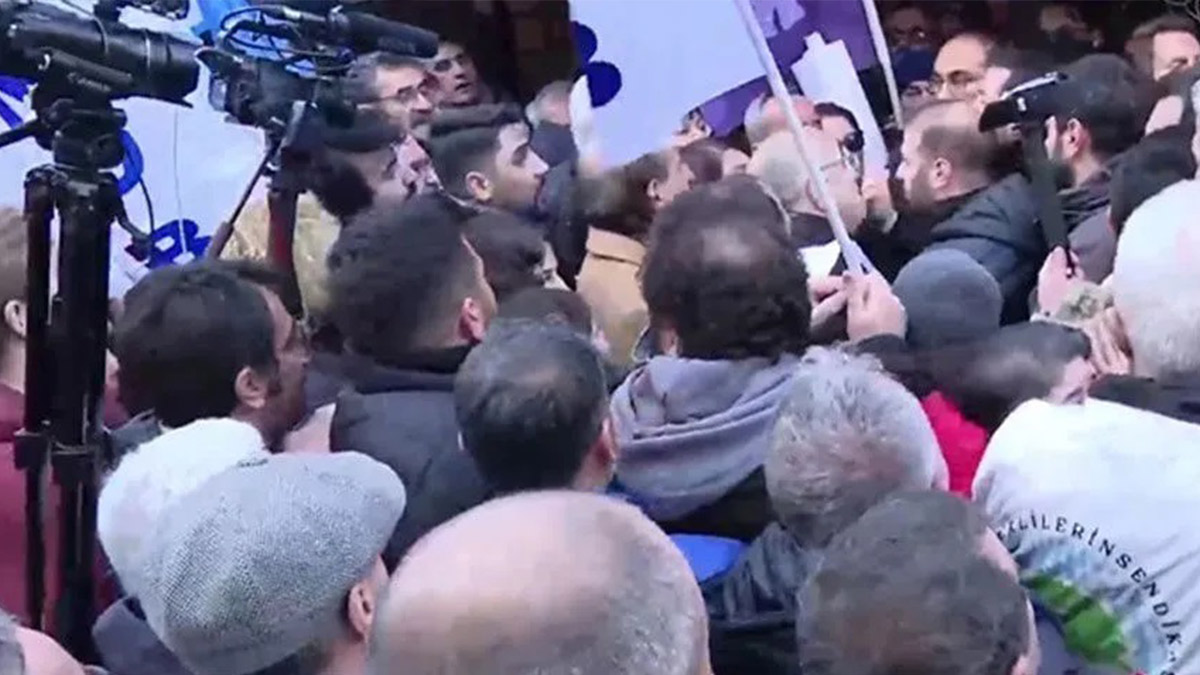 Emeklilerin 'Geçinemiyoruz' eylemine polis müdahalesi