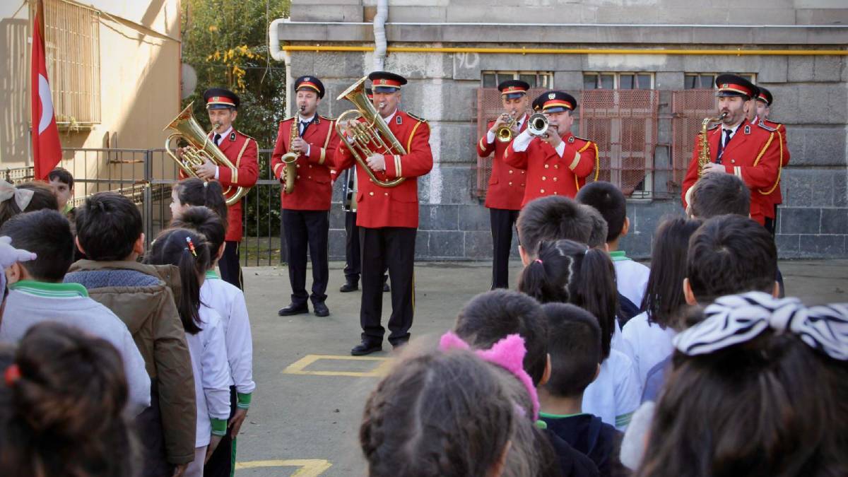 Belediye Konservatuvarı Bando Takımı okullarda İstiklal Marşı programlarına katılıyor