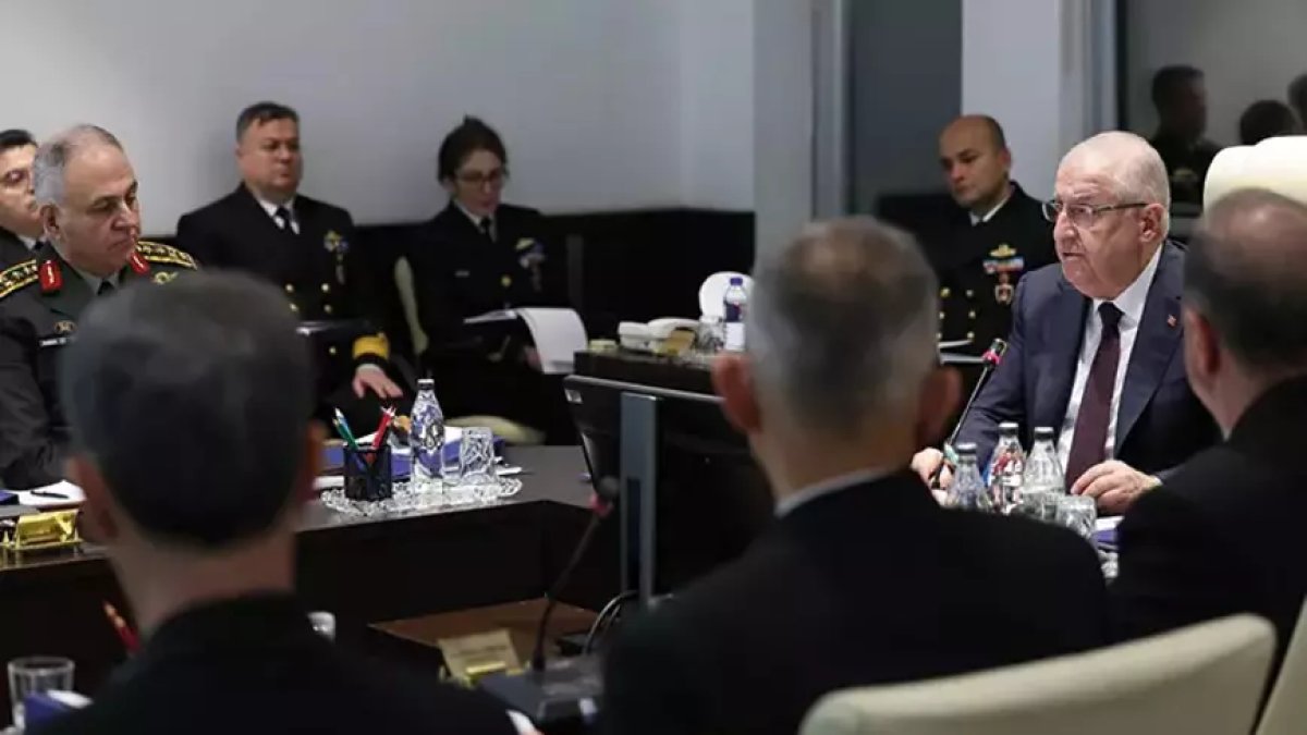 Bakan Güler, Deniz Kuvvetleri Komutanlığı'nın toplantısına katıldı: Faaliyetler ve gelecek planları görüşüldü