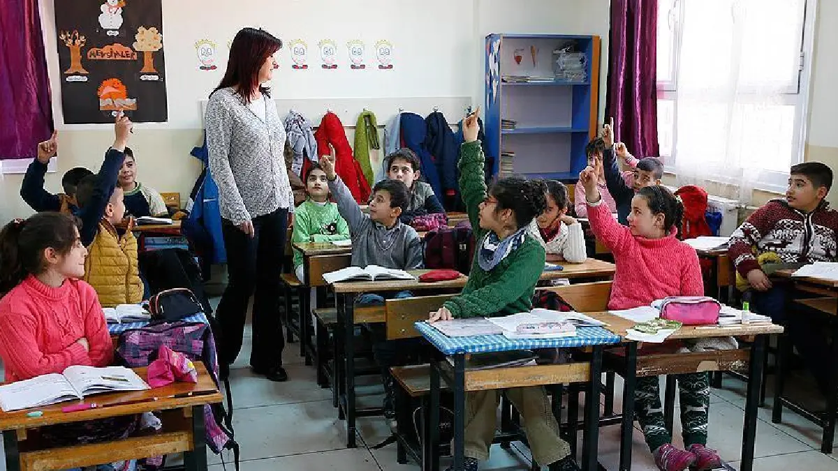 Uzman öğretmenlik ve başöğretmenlik yönetmeliği Resmi Gazetede: Sözleşmeli öğretmenler de adaylık sürecine dahil edildi