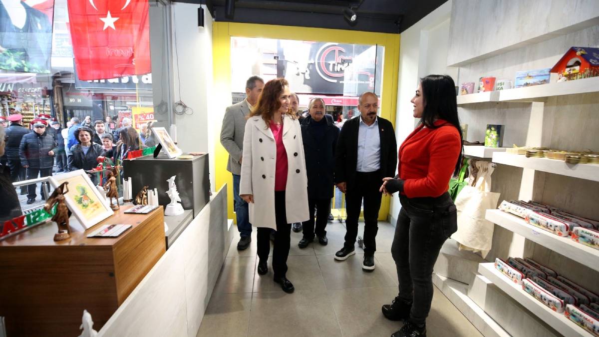 Karşıyaka’nın simgeleri hediyelik eşyalara dönüşüyor