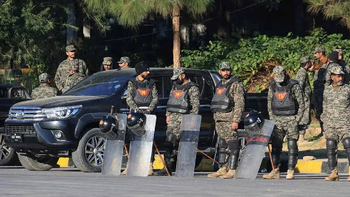 Pakistan'da saldırı: 16 güvenlik görevlisi öldü