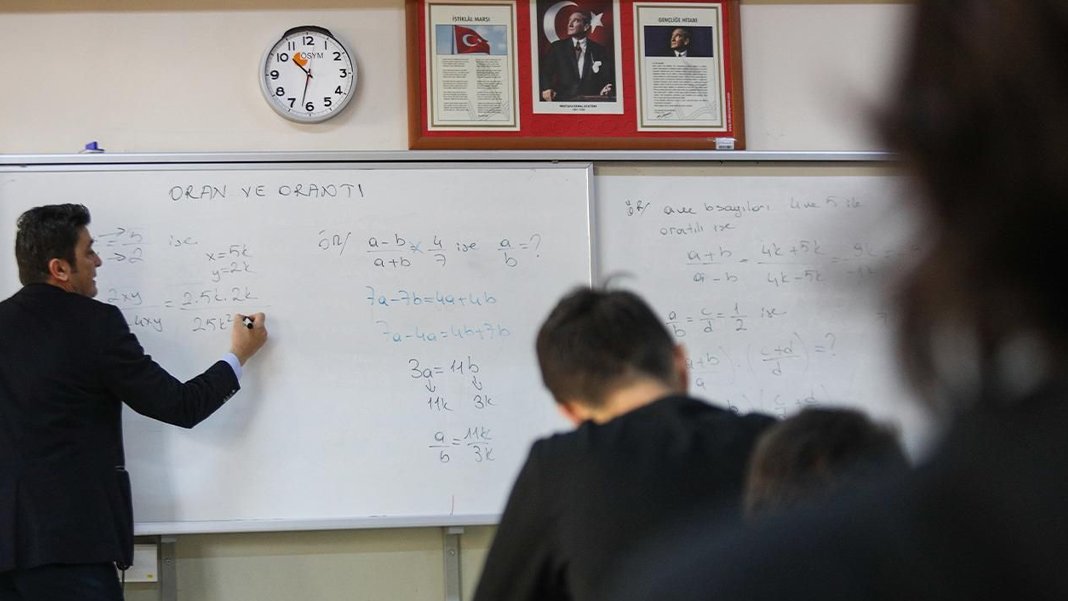 Öğretmenlikle ilgili yeni düzenlemeler yürürlüğe girdi: Kariyer sınavı yerine 4 şart geldi