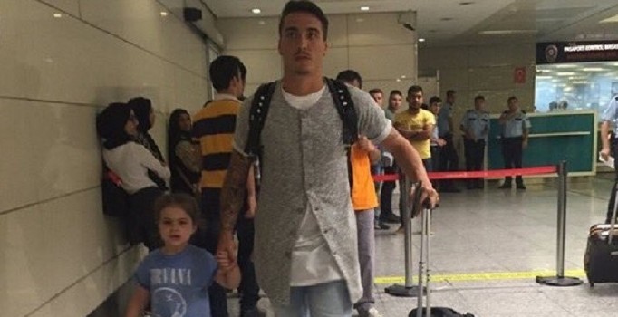 Galatasaray'ın yeni transferi Josue, İstanbul'a geldi