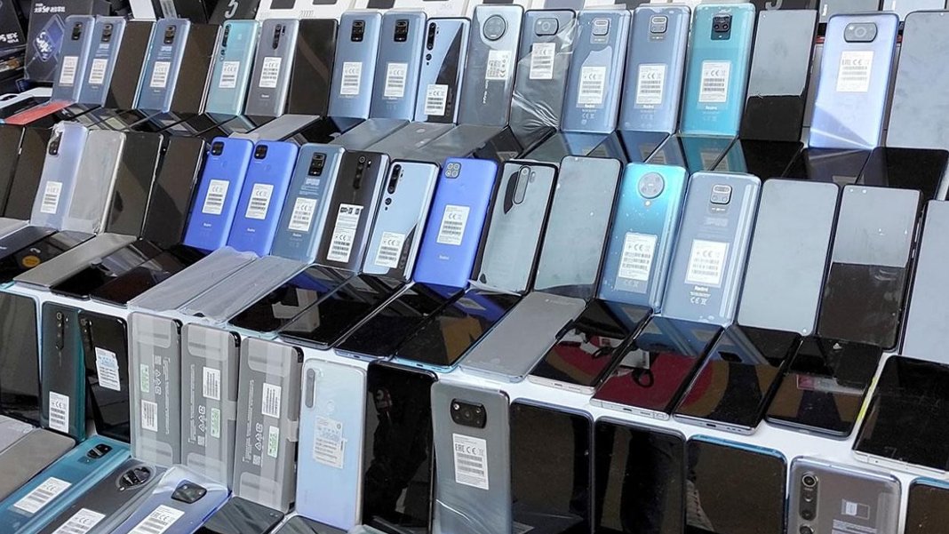 Taksit sayısındaki sınır vatandaşı illegal yollara yönlendiriyor: Kaçak cep telefonu sayısı 3 milyona çıktı