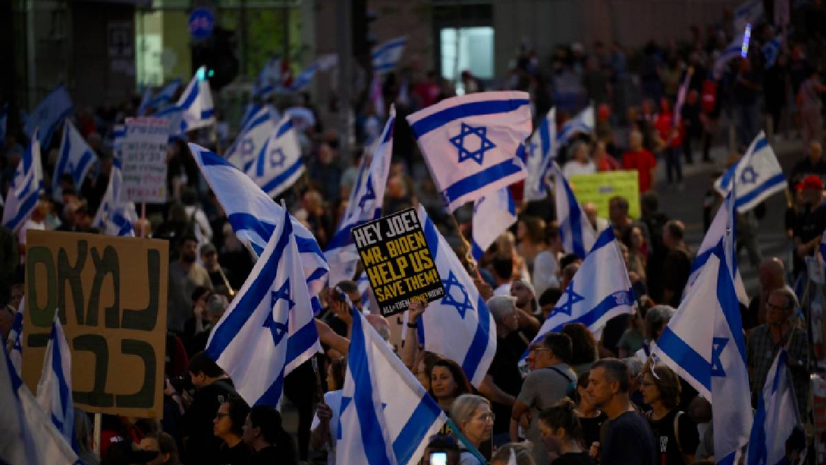 İsrailliler Netanyahu'nun istifası için yine sokaklara indi