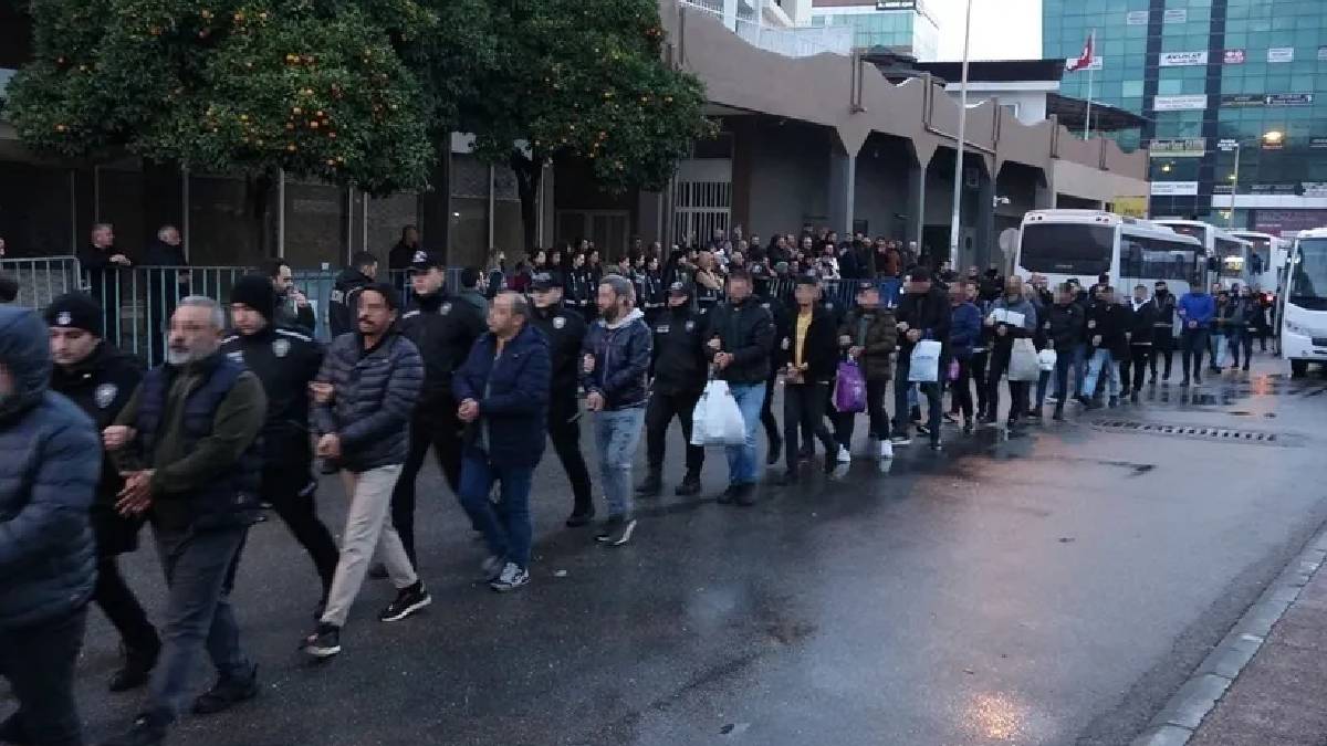 Mersin'de gümrükte rüşvet operasyonu: Müdür ve müşavirlerin de olduğu 91 kişi tutuklandı