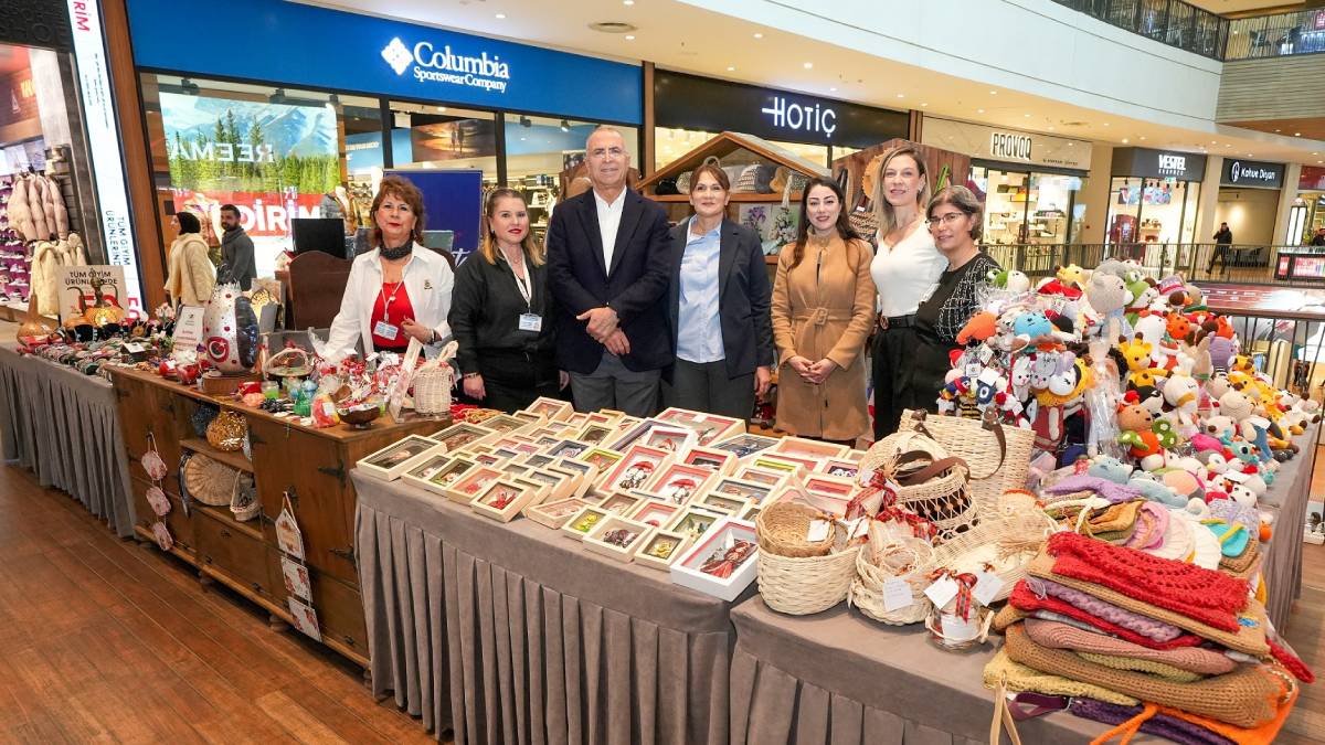 Gaziemirli kadınların el emeği ürünleri bu sergide