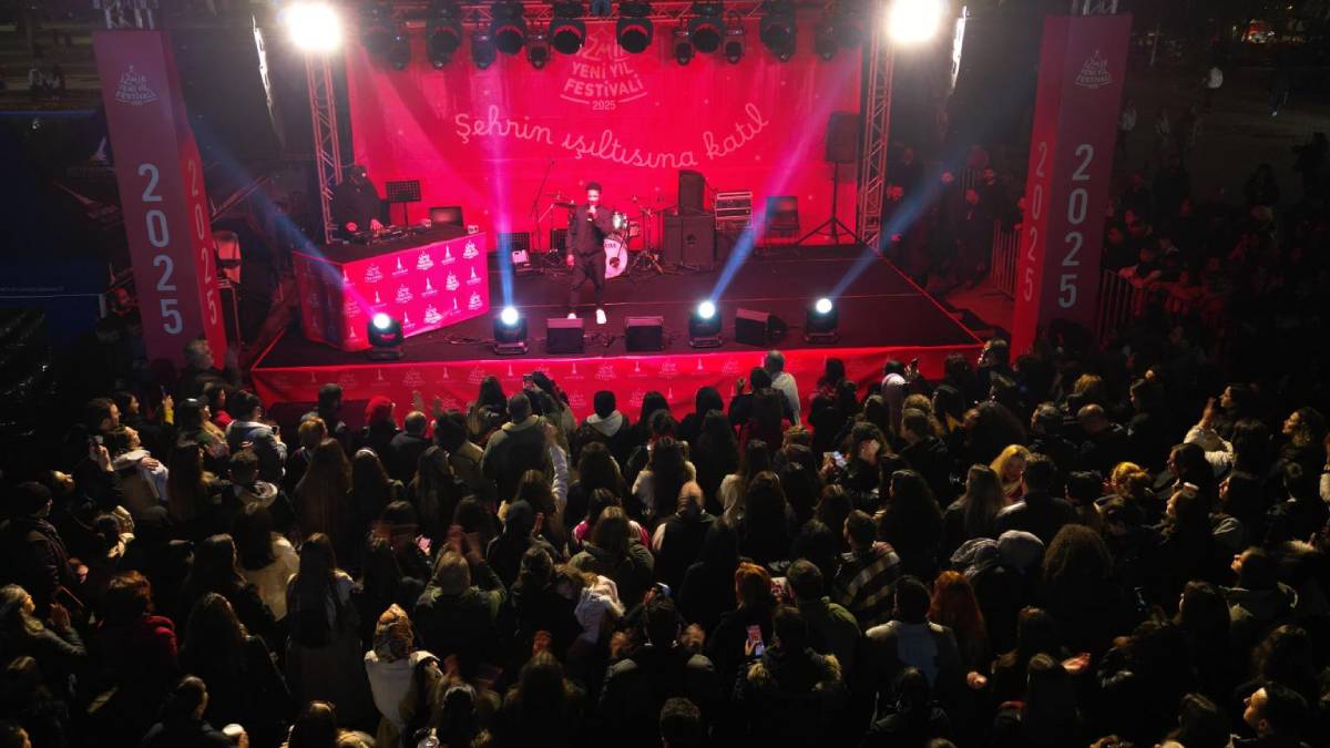 Yeni Yıl Festivali’nde Mansur Ark rüzgârı