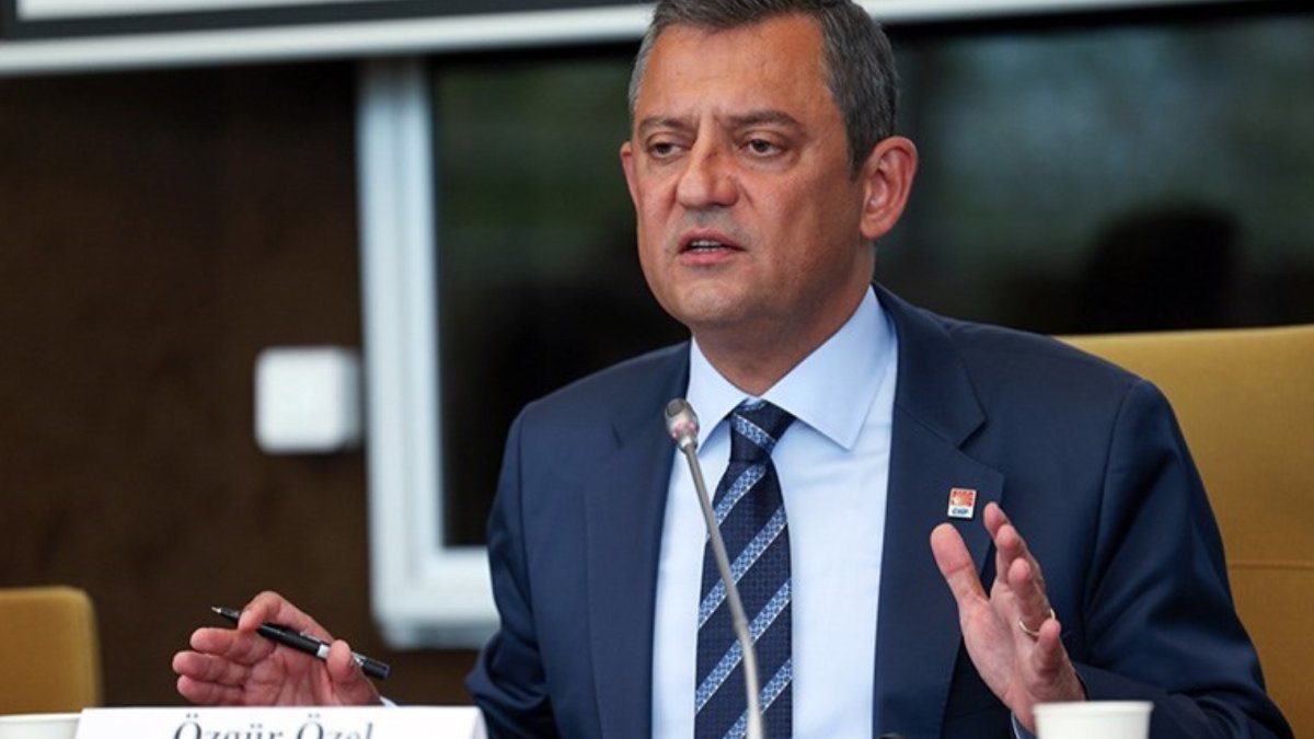 Özel'den Erdoğan'a 'teğmenler' sorusu: Fesli Kadir'in mi, Atatürk'ün mü tarafındasınız?