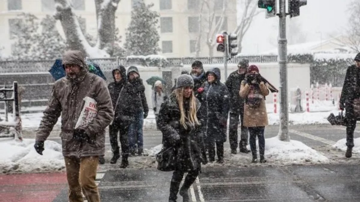 Antalya'ya kar ve sağanak uyarısı! Bu ilçelerde yaşayanlar tedbirinizi alın: Yarın başlayıp çarşambaya kadar sürecek