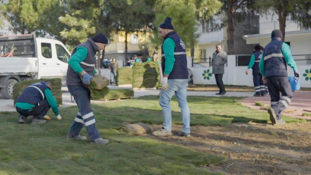 Efeler’in yeşil ekipleri kenti güzelleştiriyor