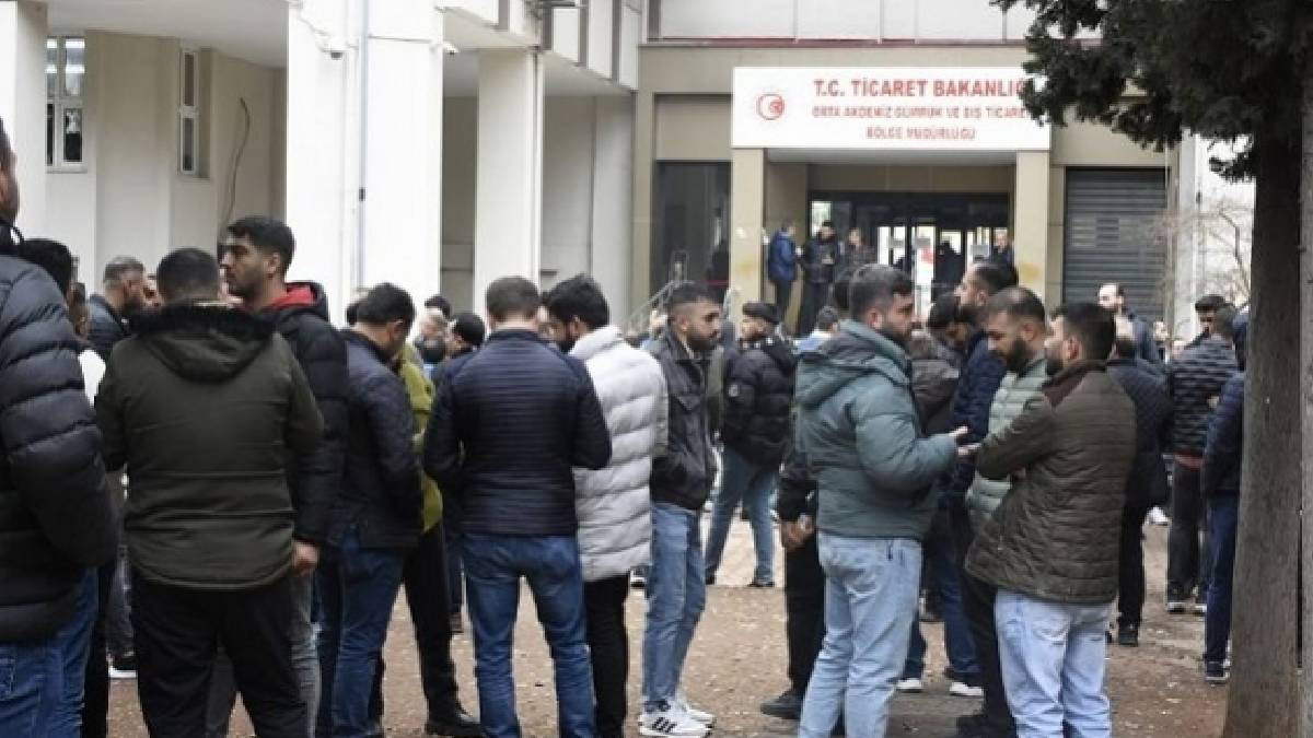 Mersin'de gümrük müşavirliği çalışanlarından yargı kararına tepki: Çalışanlar adalet istedi