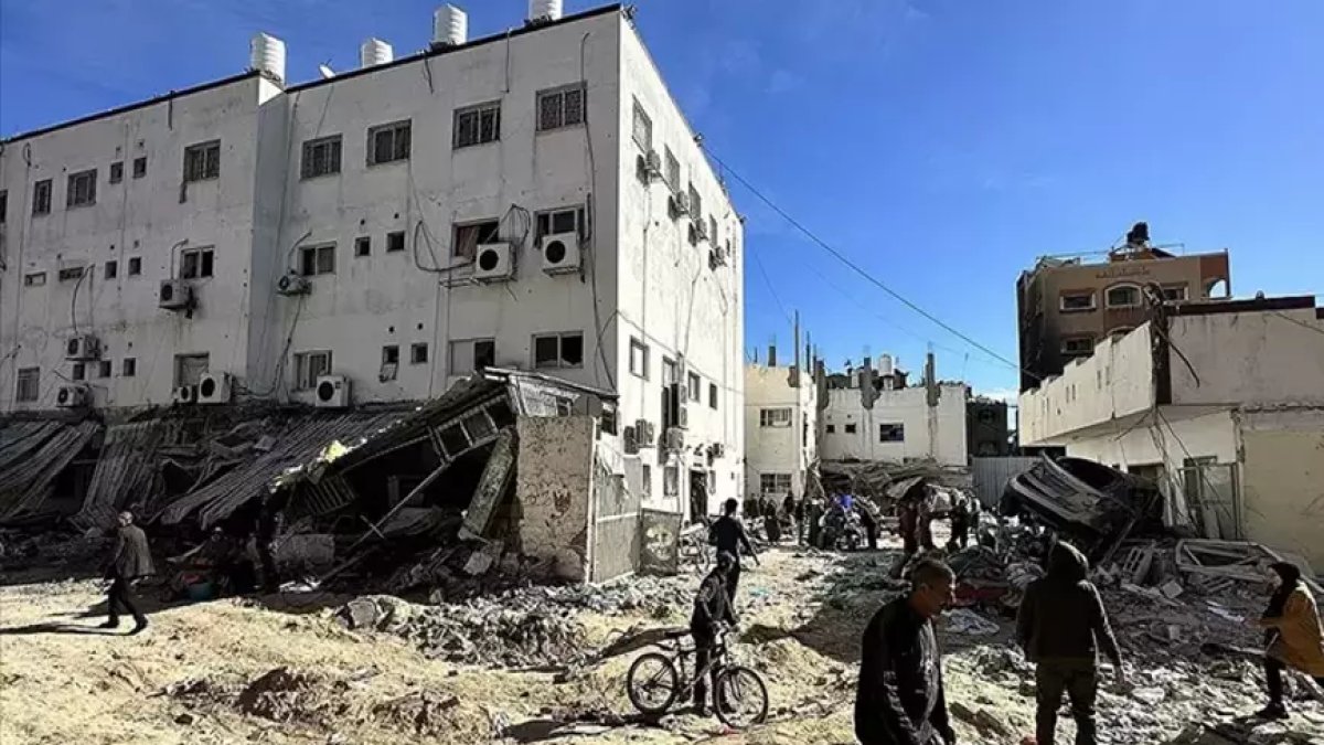 Gazze'de soykırım devam ediyor: İsrail askerleri hastane önüne patlayıcı dolu kutu bıraktı