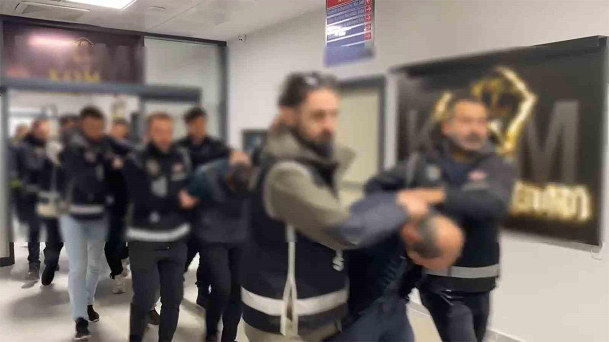 Sahte belgelerle şirketleri ele geçirip vurgun yaptılar! 13 kişi tutuklandı