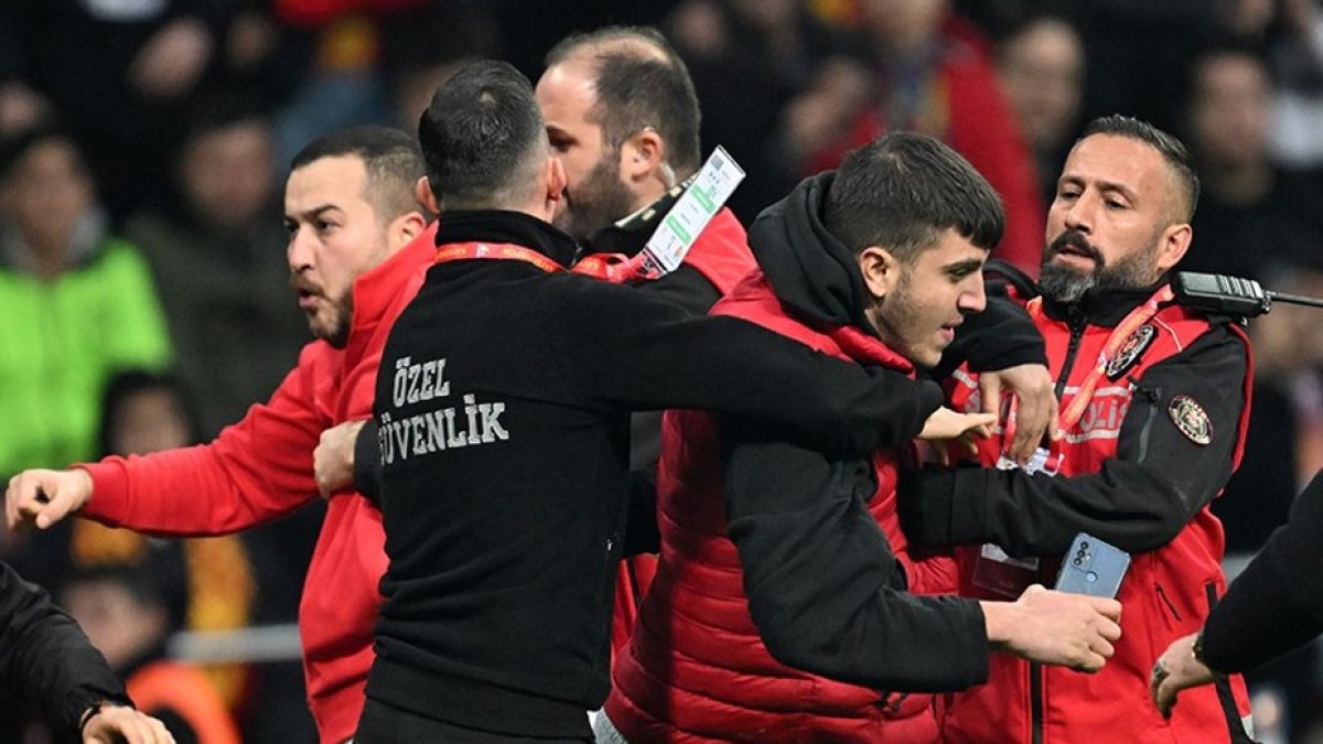 Kayserispor-Galatasaray maçında gerginlik: 1 taraftar tutuklandı