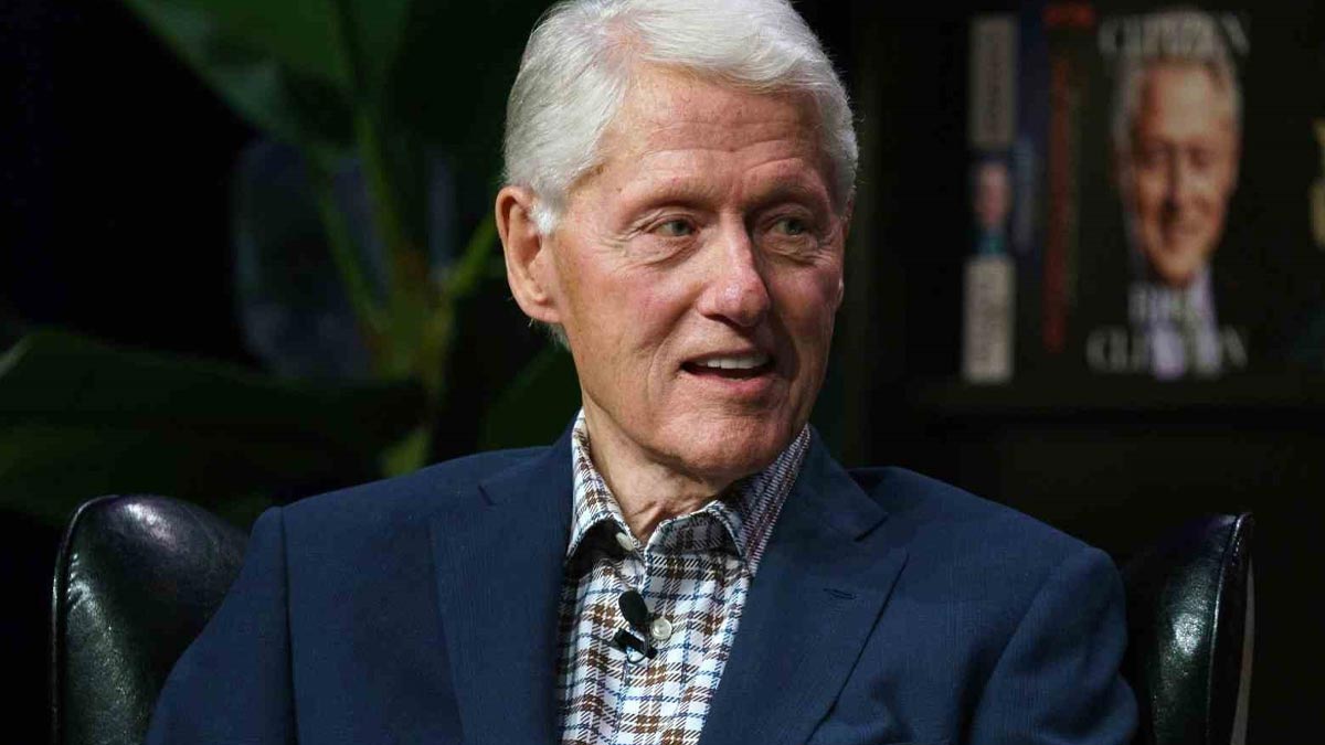 Eski ABD Başkanı Clinton hastaneye kaldırıldı