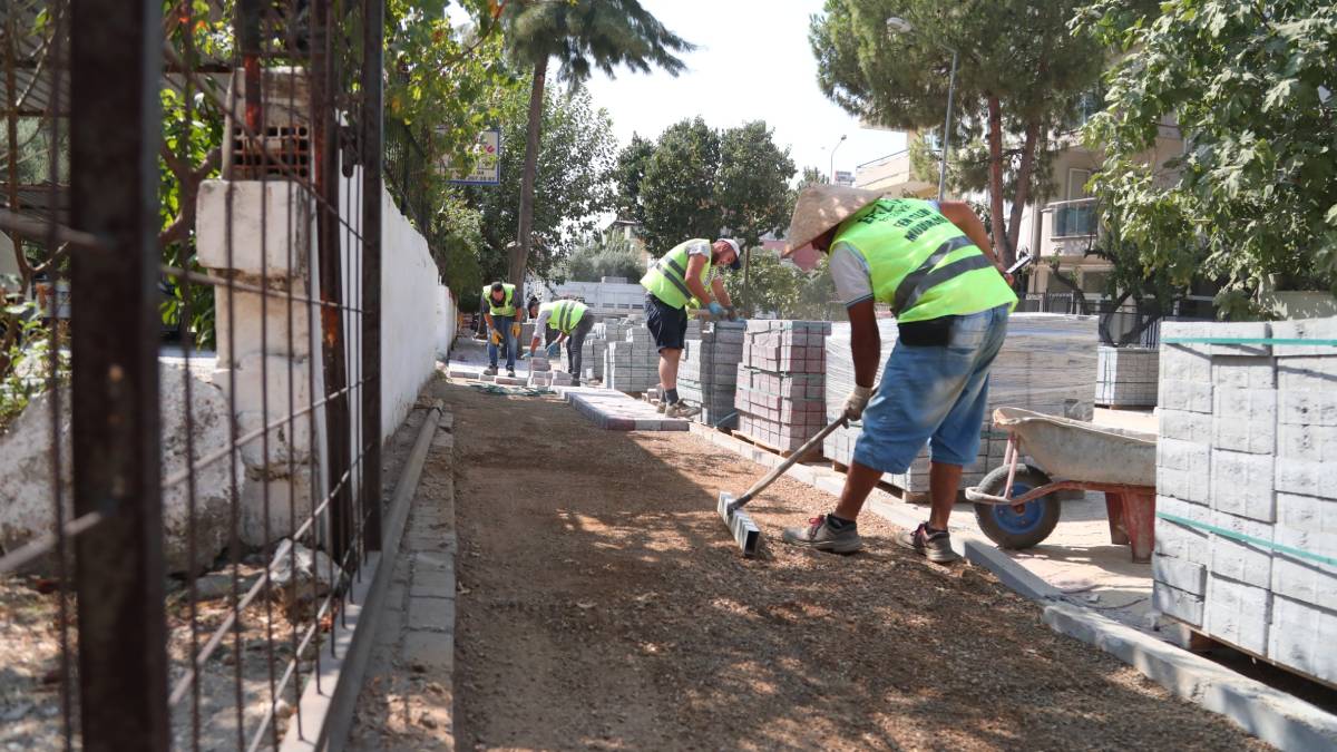 Başkan Yetişkin’den Efeler’e 65 milyonluk yol yatırımı