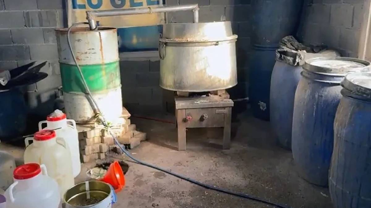 Evinde 1050  litre sahte içki bulunan ev sahibi kendini böyle savundu: 'Yılbaşında içecektim'