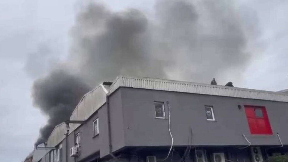 Bahçelievler sanayi sitesinde yangın: Ekipler müdahale ediyor