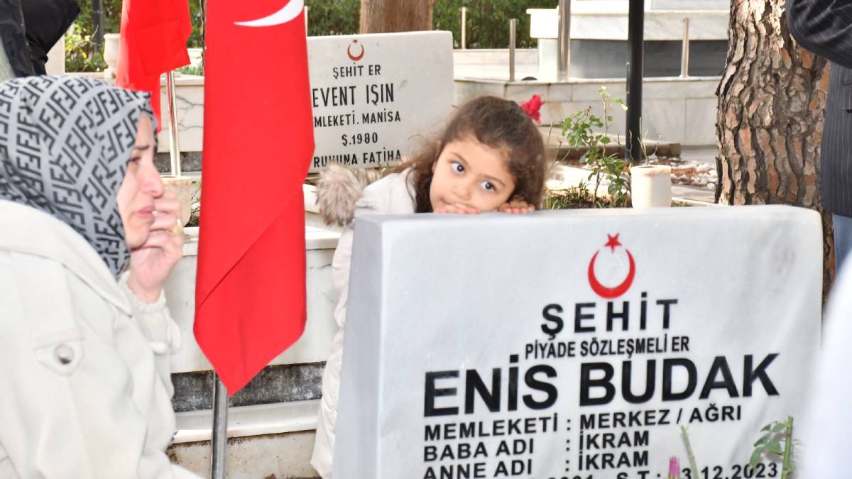 Manisa şehidini andı