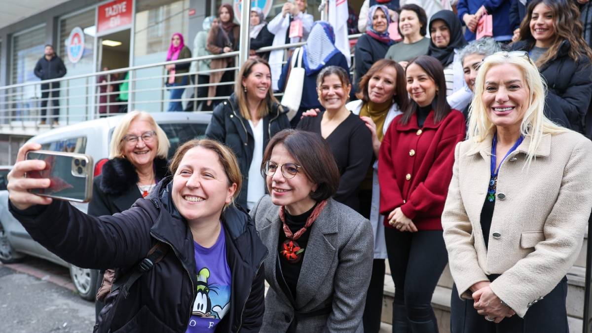 Maltepe Belediye Başkanı Esin Köymen, kursiyer kadınlarla bir araya geldi