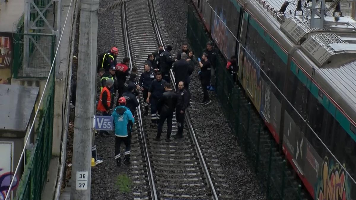 Marmaray raylarına atlayan kişi hayatını kaybetti