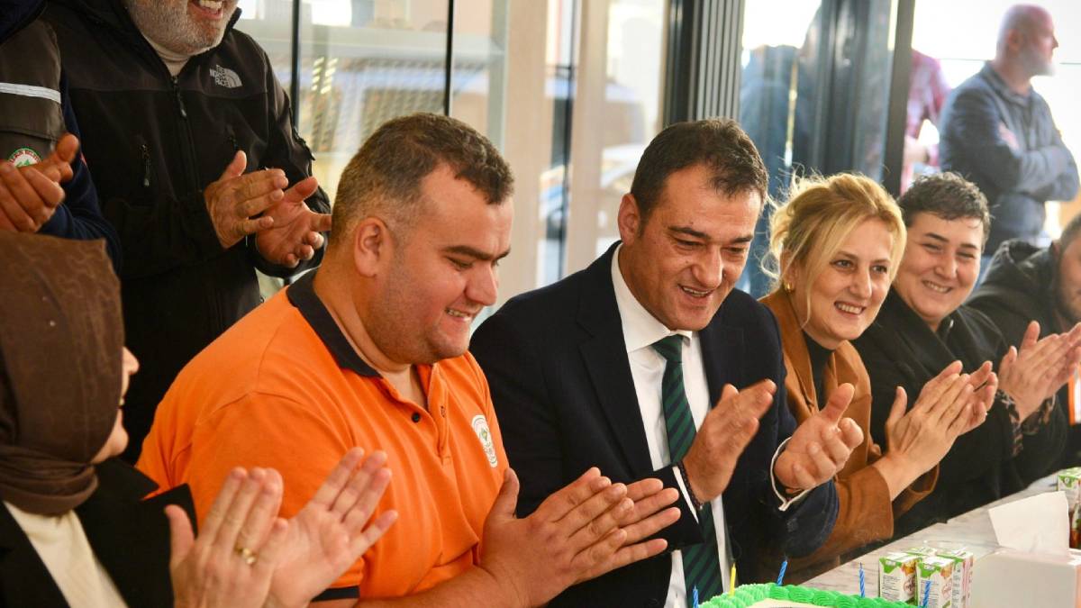 Başkan Köse temizlik işleri personelinin doğum gününü kutladı