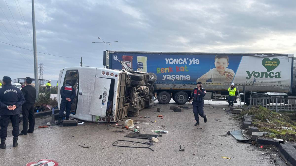 Balıkesir'de okul servisi, TIR'la çarpıştı: 8 öğrenci ağır yaralandı