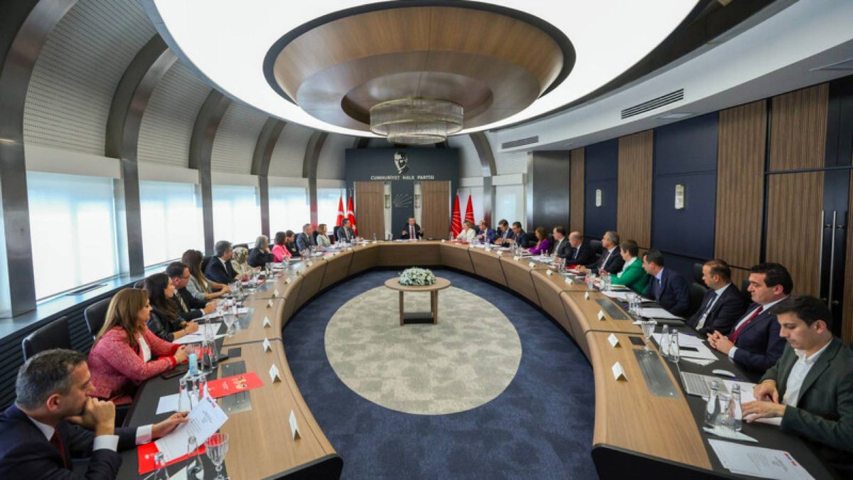 CHP MYK, Özel başkanlığında toplandı: Gündem asgari ücret