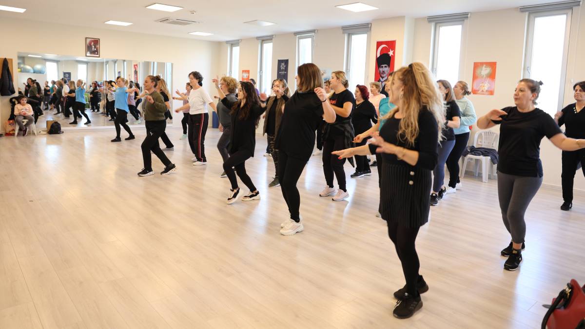 Aydın, Çerçioğlu’nun başlattığı etkinlikler ile halk oyunlarını öğreniyor