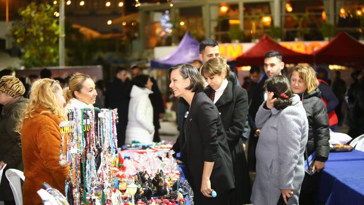 Karabağlar’da “Yılbaşı Panayırı” başladı