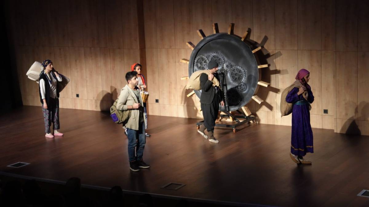 ‘Turnusol’ adlı tiyatro oyunu Kartal’da sahnelendi