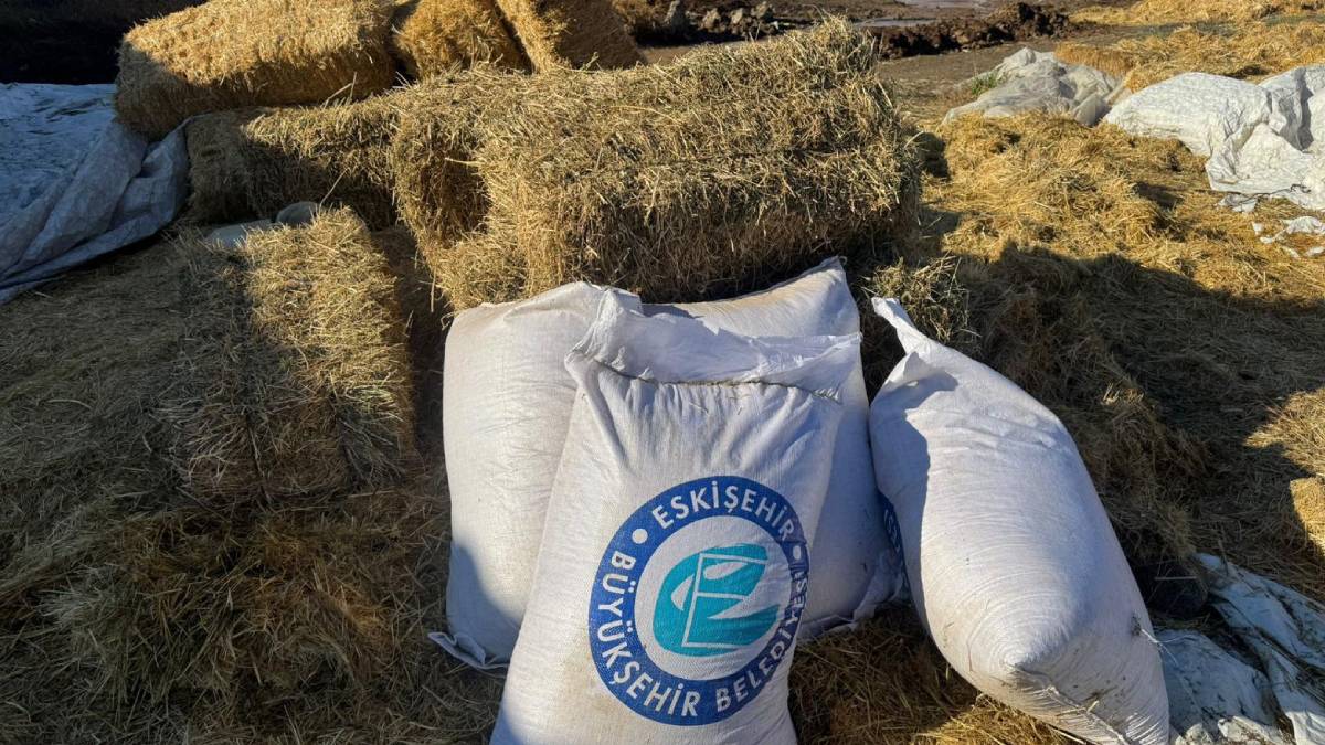 Büyükşehir’den Sivrihisar’da hayvan üreticilerine yem desteği