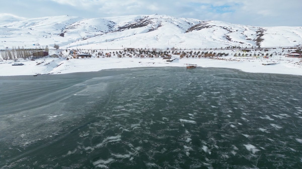 Görüntüler Alaska'dan değil, Türkiye’den! Buzların arasında balıkçılık yapıyorlar