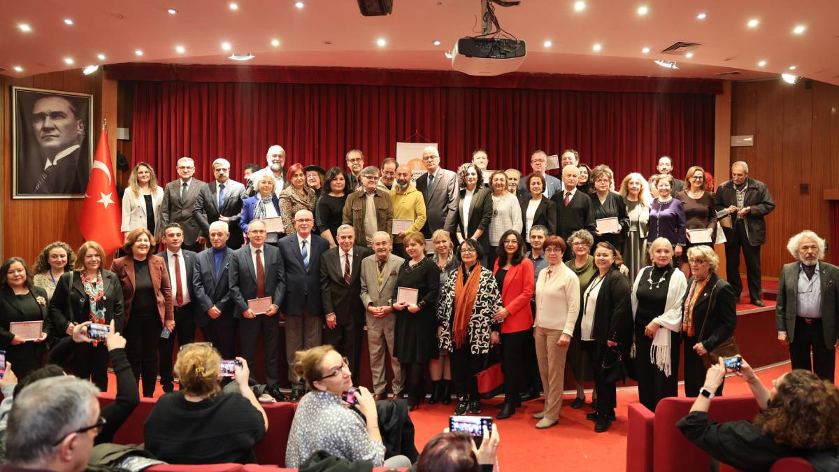 Başkan Ünlüce’ye “Eskişehir Sanat Ödülü”