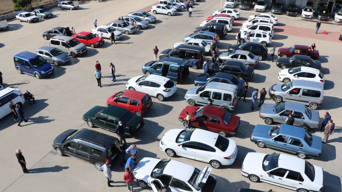 İkinci el araçta '6 ay-6 bin kilometre' kuralı uzatıldı: Resmi Gazete'de yayımlandı