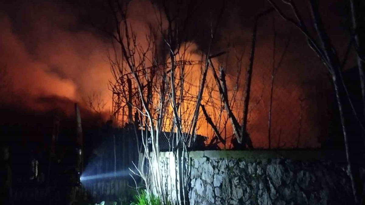 Kartal'daki film platosunda büyük yangın! Bölgeye yakın trafik akışı durduruldu