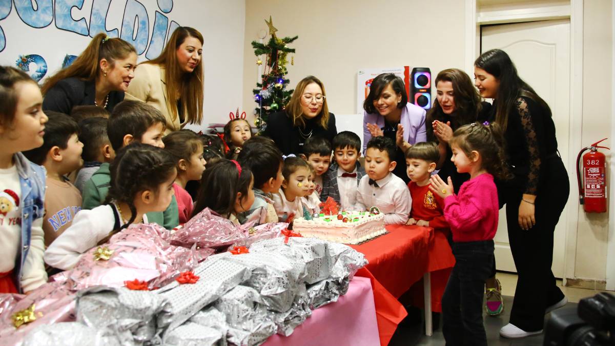 Başkan Kınay, Özgür Çocuk Evi minikleriyle yeni yılı kutladı
