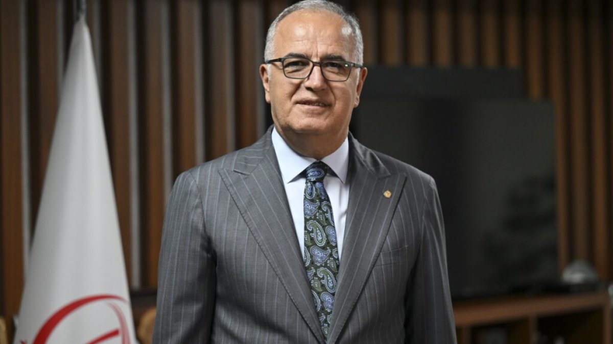 Üstündağ: Türk voleybolu demek hep zirvede olmaktır