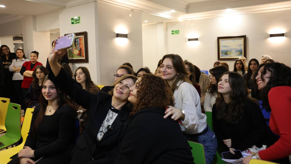 Başkan Ünlüce’den kız öğrencilere sertifika “Toplumsal Kalkınmanın Yolu Eğitim!”