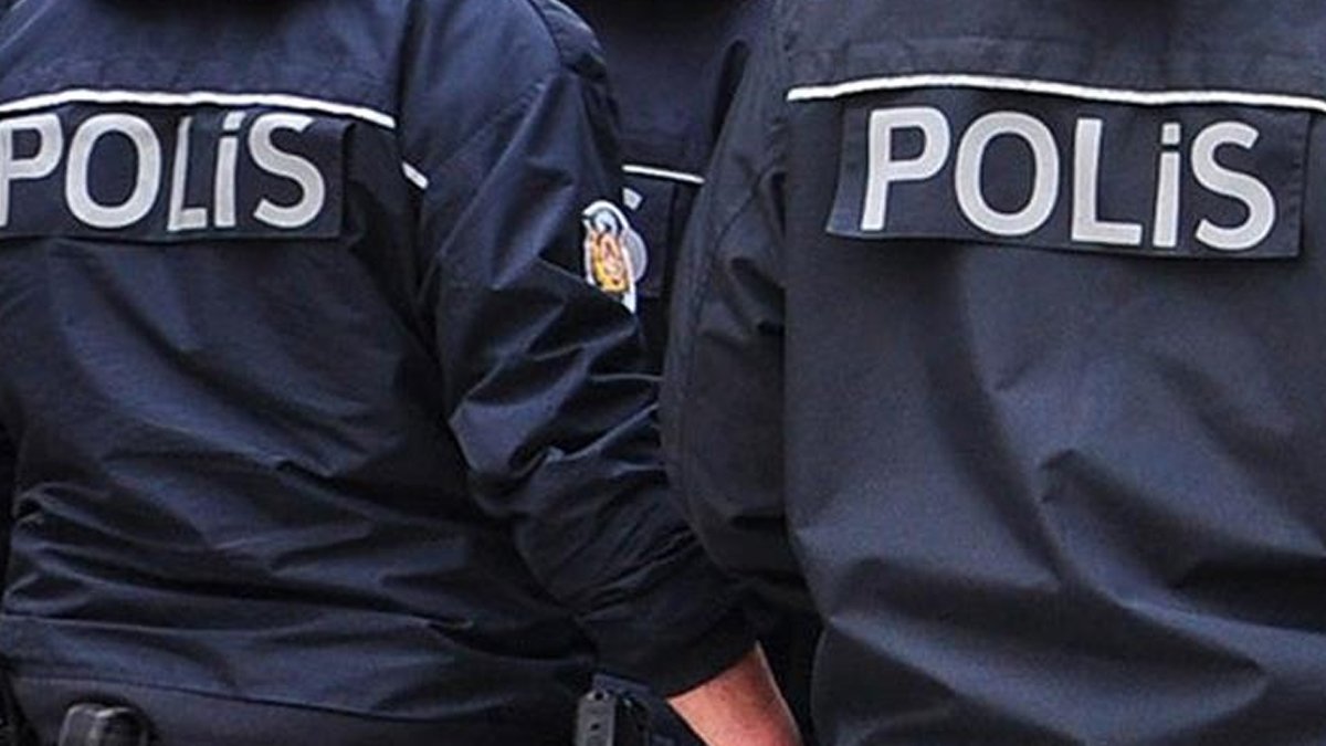 Emekli polis, silahını temizlerken kızını vurdu