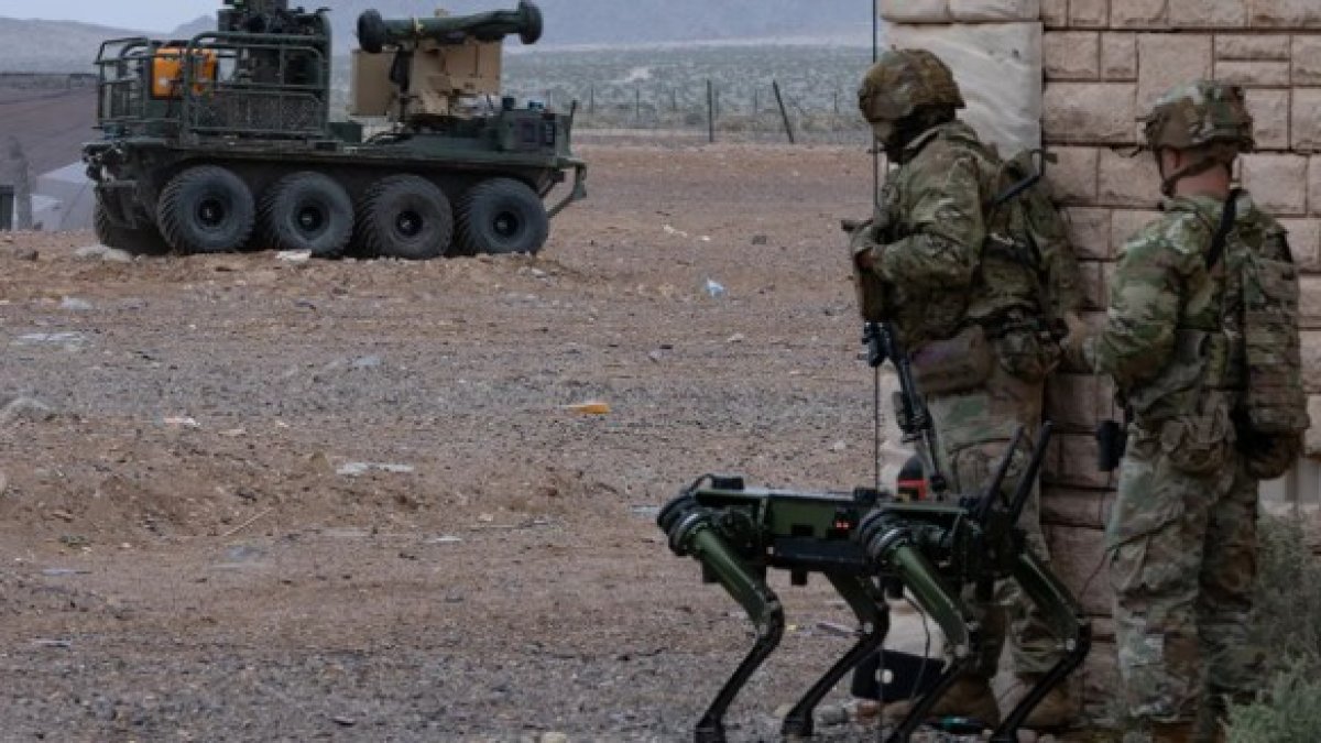 Gazze hükümeti, İsrail'i soykırım amaçlı saldırılarla suçladı: Patlayıcı taşıyan robotlar kullanılıyor