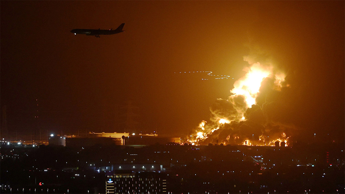 İsrail'den Yemen'e 100 uçakla hava saldırısı: Havaalanı, elektrik santralleri ve rafineleri hedef aldılar