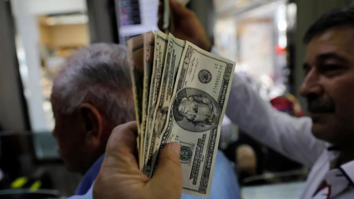 Sahte dolar fırsatçılığı sürüyor: 100 dolar 98 dolar olarak bozuluyor