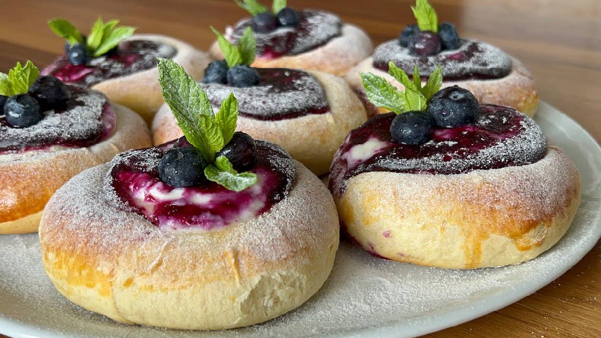 Türk çöreğinden çok farklı! Ruslar bu şekilde yapıyor, pastaneler yok satıyor! Kafeler tarif için peşinizi bırakmayacak