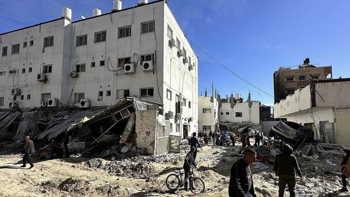 İsrail ordusu, Gazze'deki Kemal Advan Hastanesini kuşattı