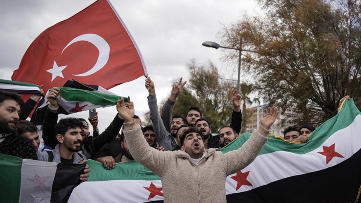 Türkiye mezunu 16 bin Suriyeli Yeni Suriye'yi inşaa edecek