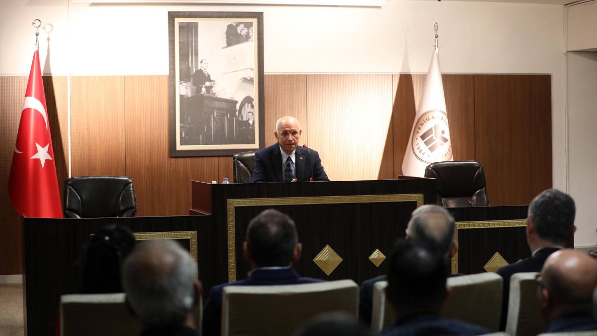 Yaşar, bürokratlarıyla yılın son toplantısında bir araya geldi