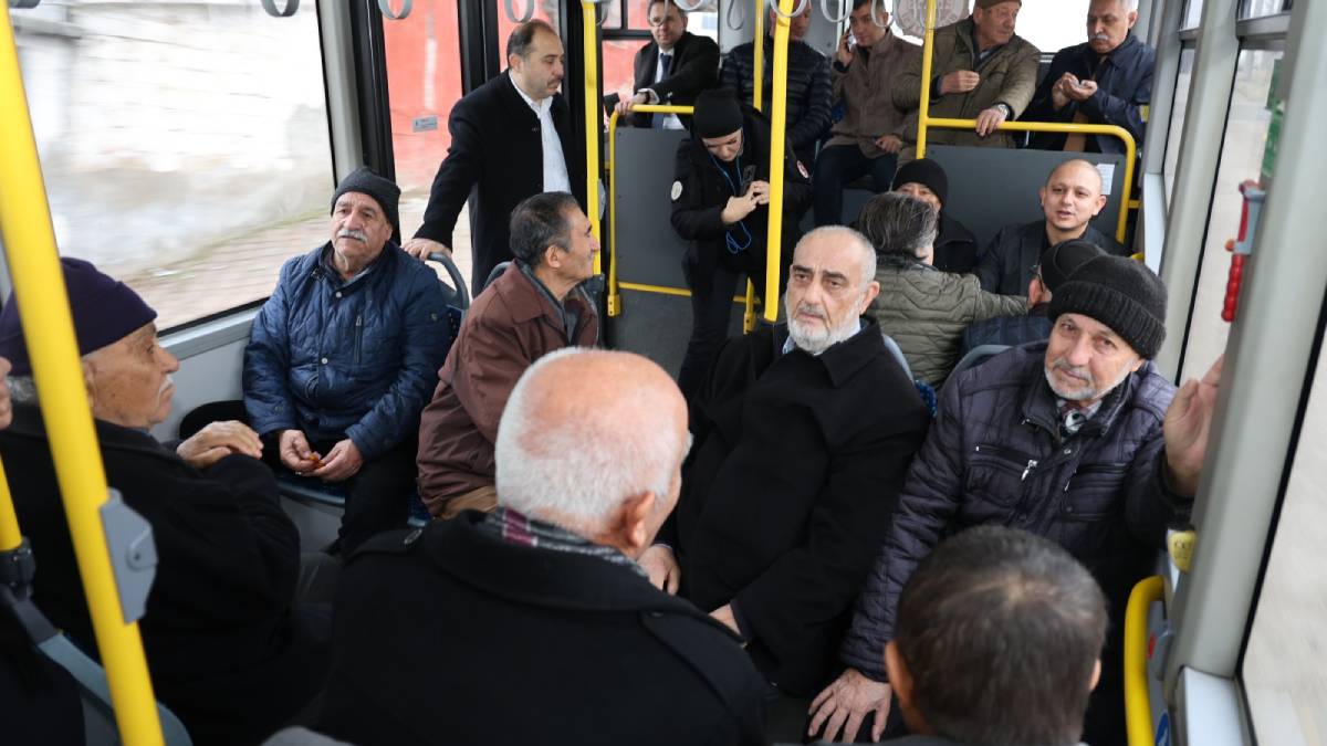 Başkan Önal halk otobüsüne bindi, vatandaşı dinledi